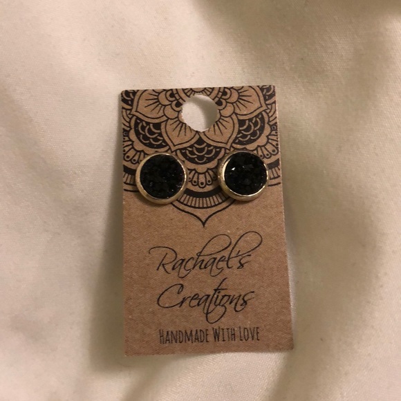 Shiny Black Earrings - Picture 1 of 1